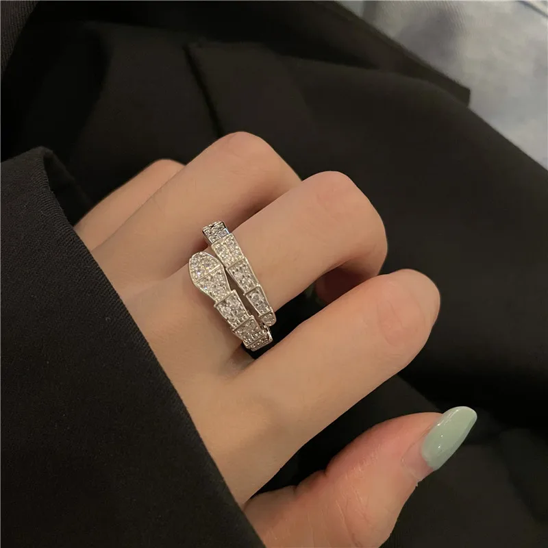 Kiss Jewelry Vintage Luxury Sliver Color Crystal Snake Shape Rings for Women Opening Shiny Cubic Zircon Finger Ring Wedding Gift