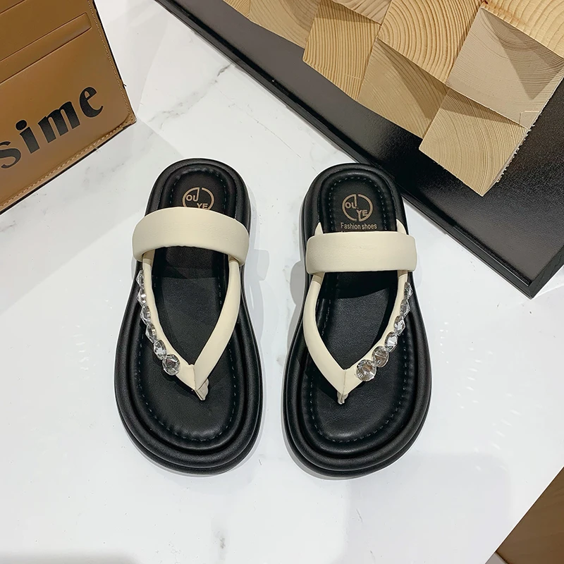 Thick Bottom Flip-flops Summer New Rhinestones Clamp Foot Beach Breathable Anti-slip Wear-resistant Sandals