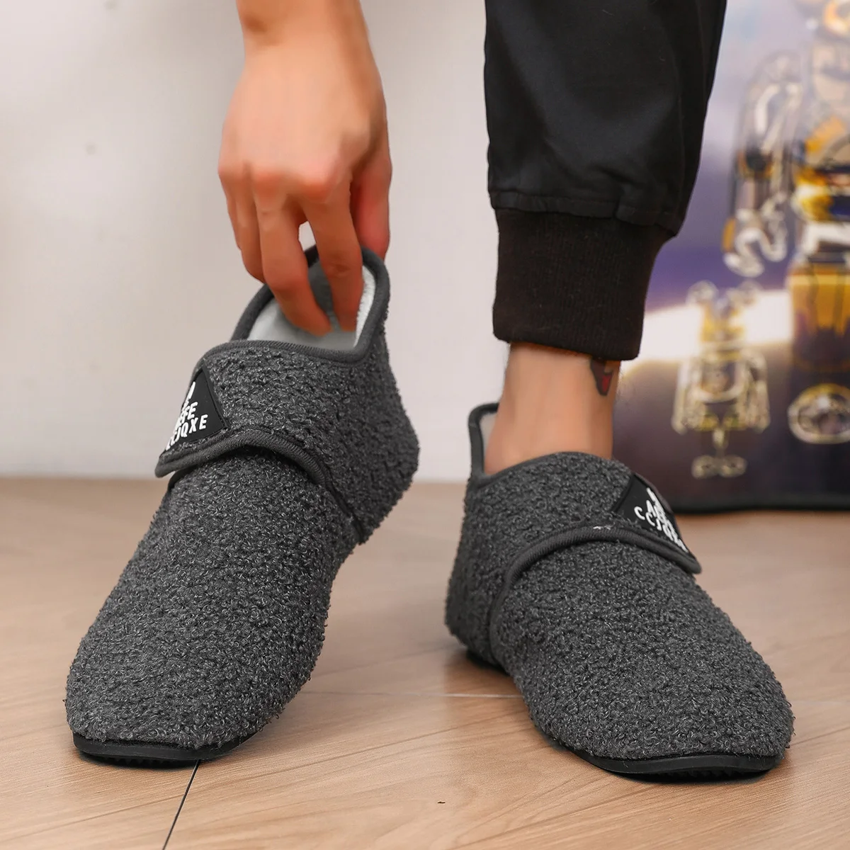 Herren-Plüsch-Hausschuhe mit Überlappendem Design - Winterwarme Indoor-Hausschuhe mit Plüschfutter und Fußgewölbestütze, Weicher Komfort – Detail 4