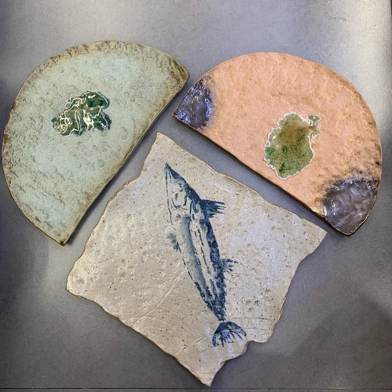 

Креативная керамическая тарелка в японском стиле, тарелка неправильной формы с рыбой, сашими, птица на гриле, тарелка для суши Кайсеки