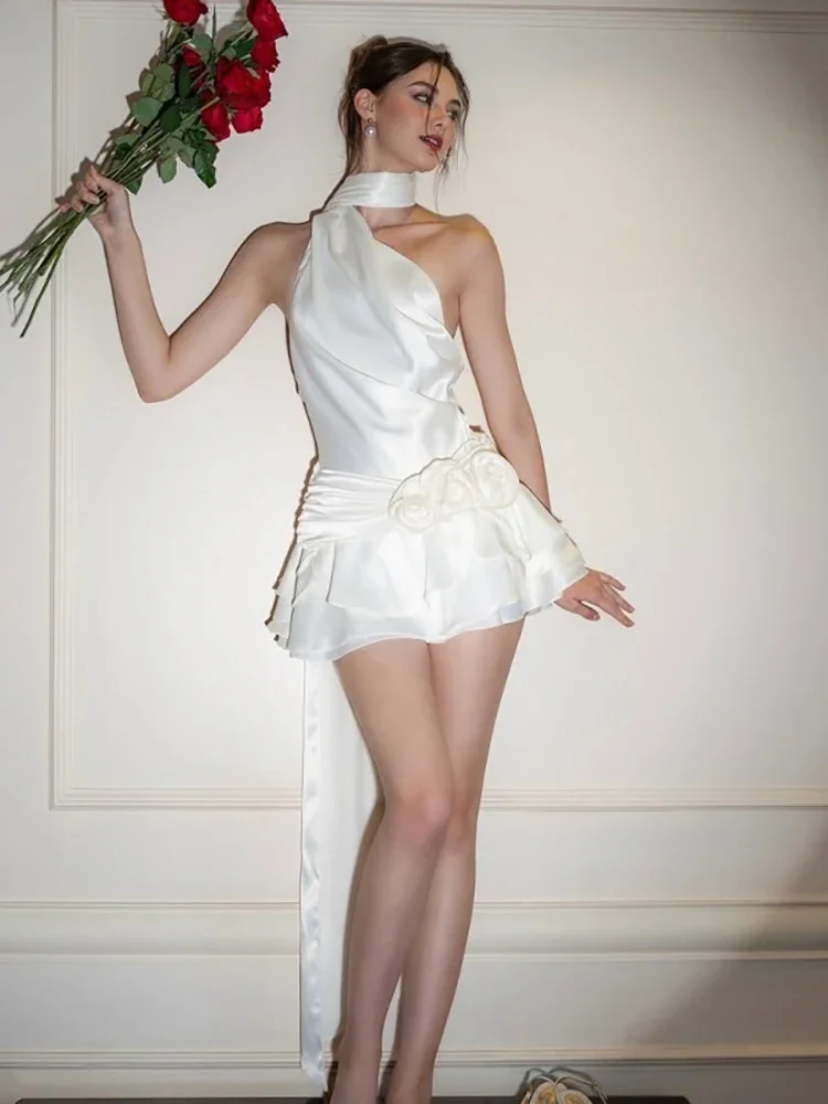 فستان نسائي مثير بدون ظهر ثلاثي الأبعاد على شكل زهور من الساتان الأبيض فستان على شكل حرف a للسيدات صيفي ضيق أنيق للحفلات والنوادي جديد 2025