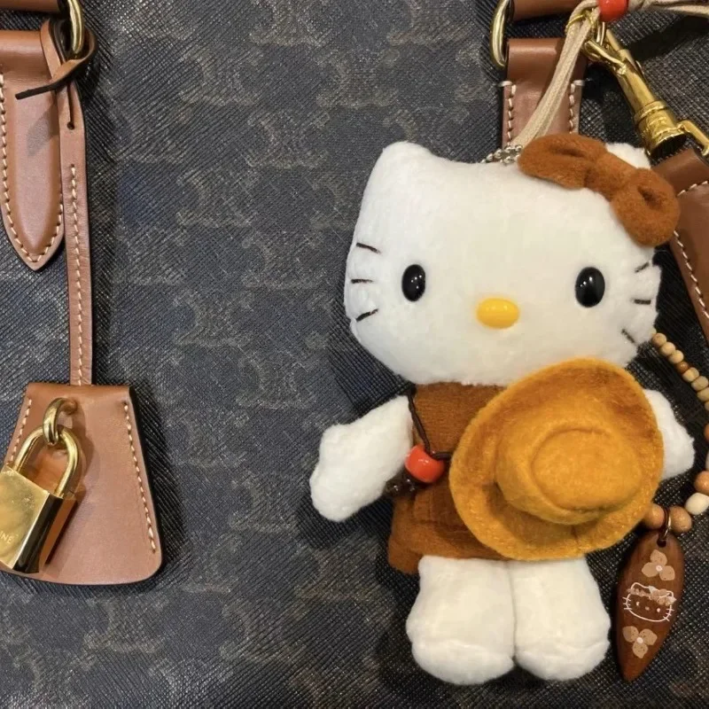 Sanrio Kt Cat Portachiavi in peluche Borsa e decorazioni per auto Giocattoli Simpatico cowboy Hello Kitty Ciondolo bianco argentato Regalo di festa per bambini