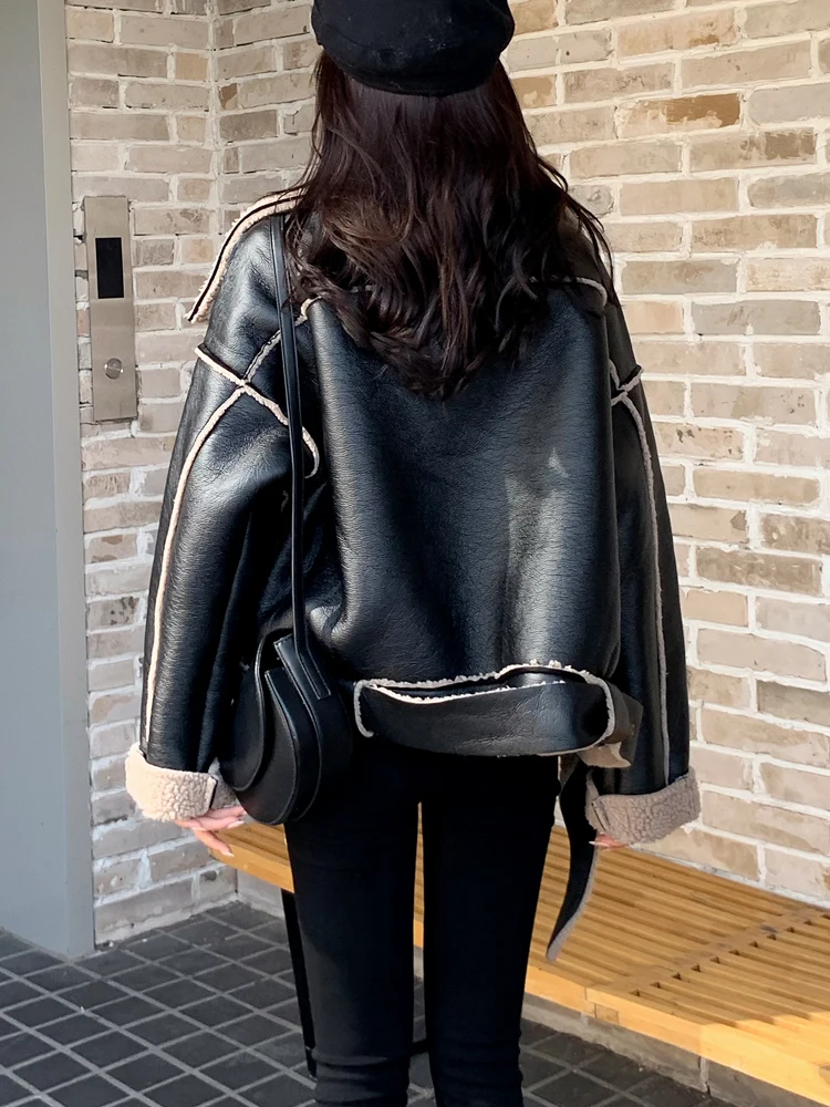 Giacca da motociclista foderata in pelliccia da donna Colletto alla coreana Lungo Sve Street Sle Cappotto in pelle dalla vestibilità ampia Design invernale Colletto con fatturato grande