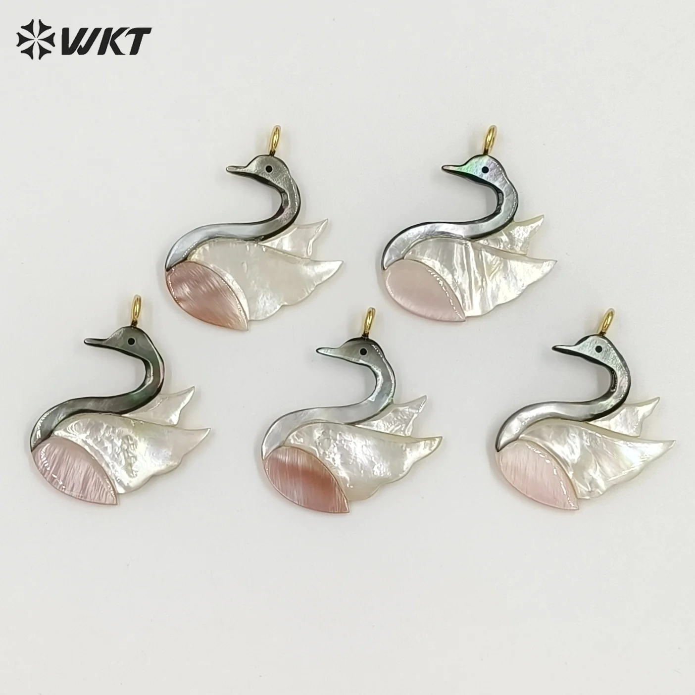WT-JP505 Vivid And Lovely Duck-Shaped Animal Fine Texture Shell Pendant Color-Matching Design Charms Accessory