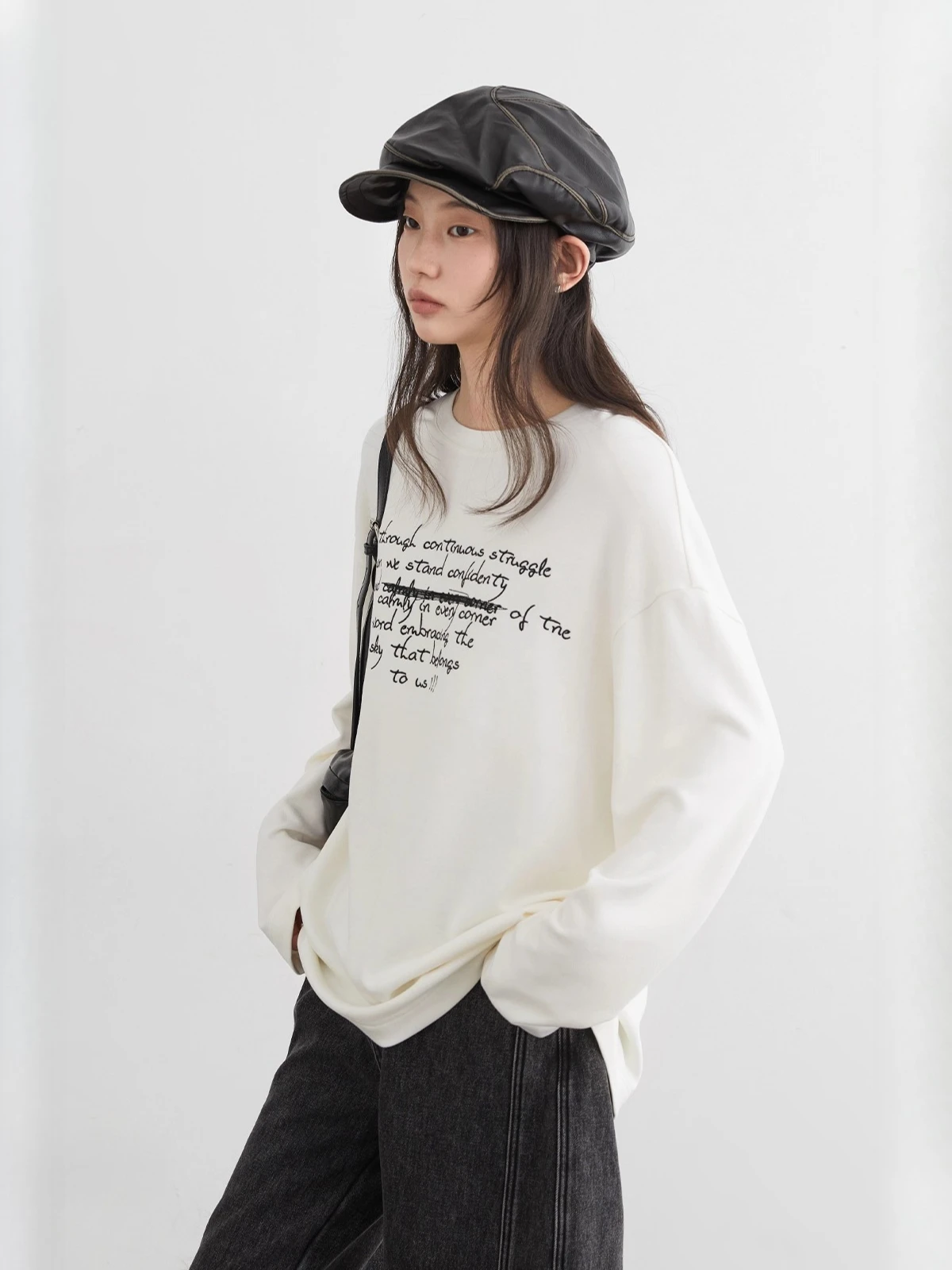 シックヴェン新作 レディース 長袖Tシャツ ゆったり カジュアル ラウンドネック 文字刺繍入り 女性用トップス インナー 秋冬 2025