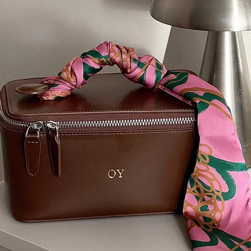 Bolsa de cosméticos de mano de cuero Soomth personalizada de gran capacidad, bolsa de lavado de viaje rígida impermeable, caja de almacenamiento para baño