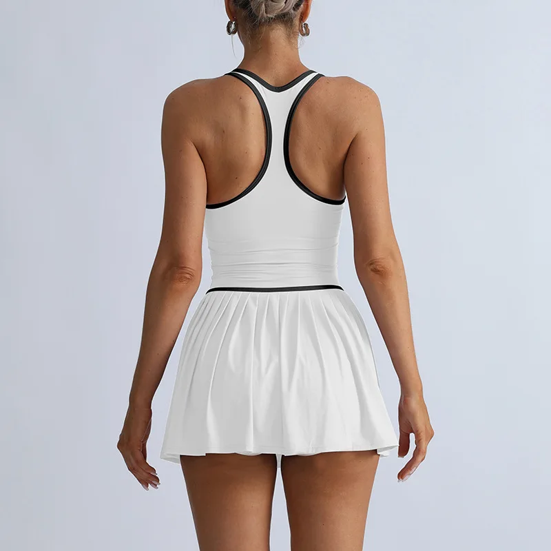 فستان رياضي للنساء مع زي تنس قصير أبيض أرجواني مطوي بدلة رياضية صيفية لتنس الريشة ملابس جولف نشطة 2025