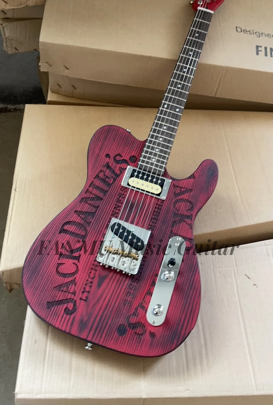 

Classic matte red guitar, ASH wood charcoal-baked body, maple neck, fixed bridge, body carved Jac, Vingate tuners,factory custom