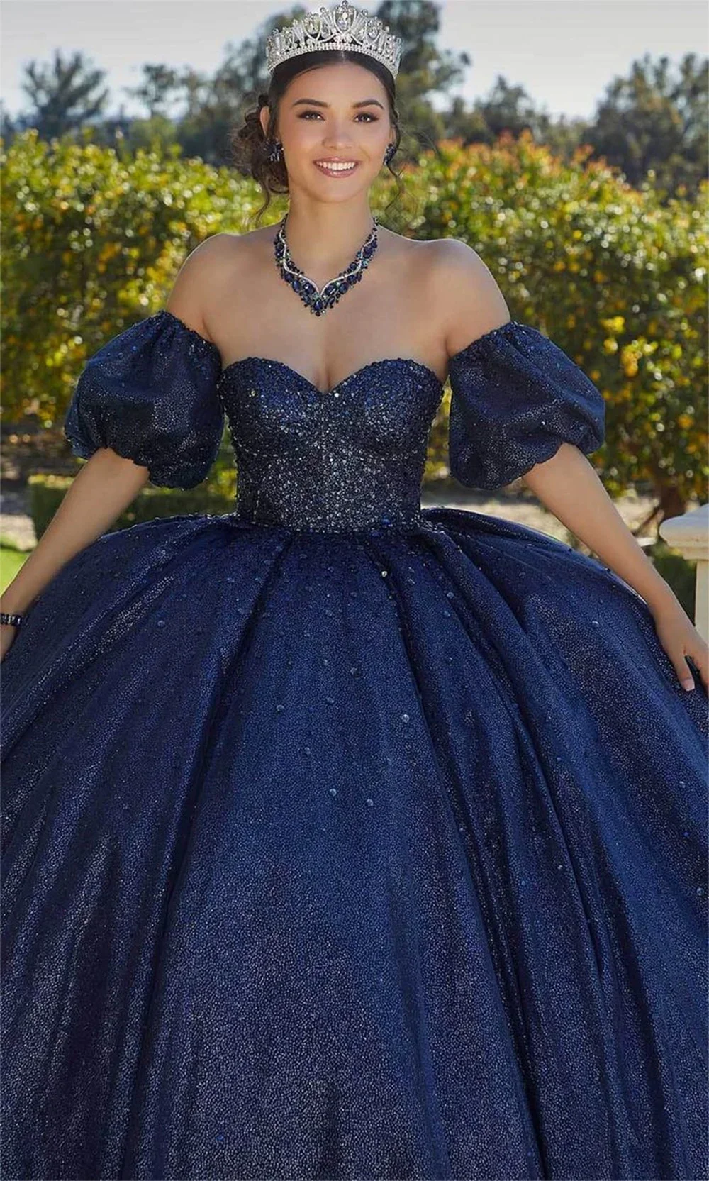 Elegant Off the Shoulder Tulle Ball Gown Prom Dress 2024 แขนพองที่สวยงามและการออกแบบความยาวพื้นสําหรับกิจกรรมตอนเย็น