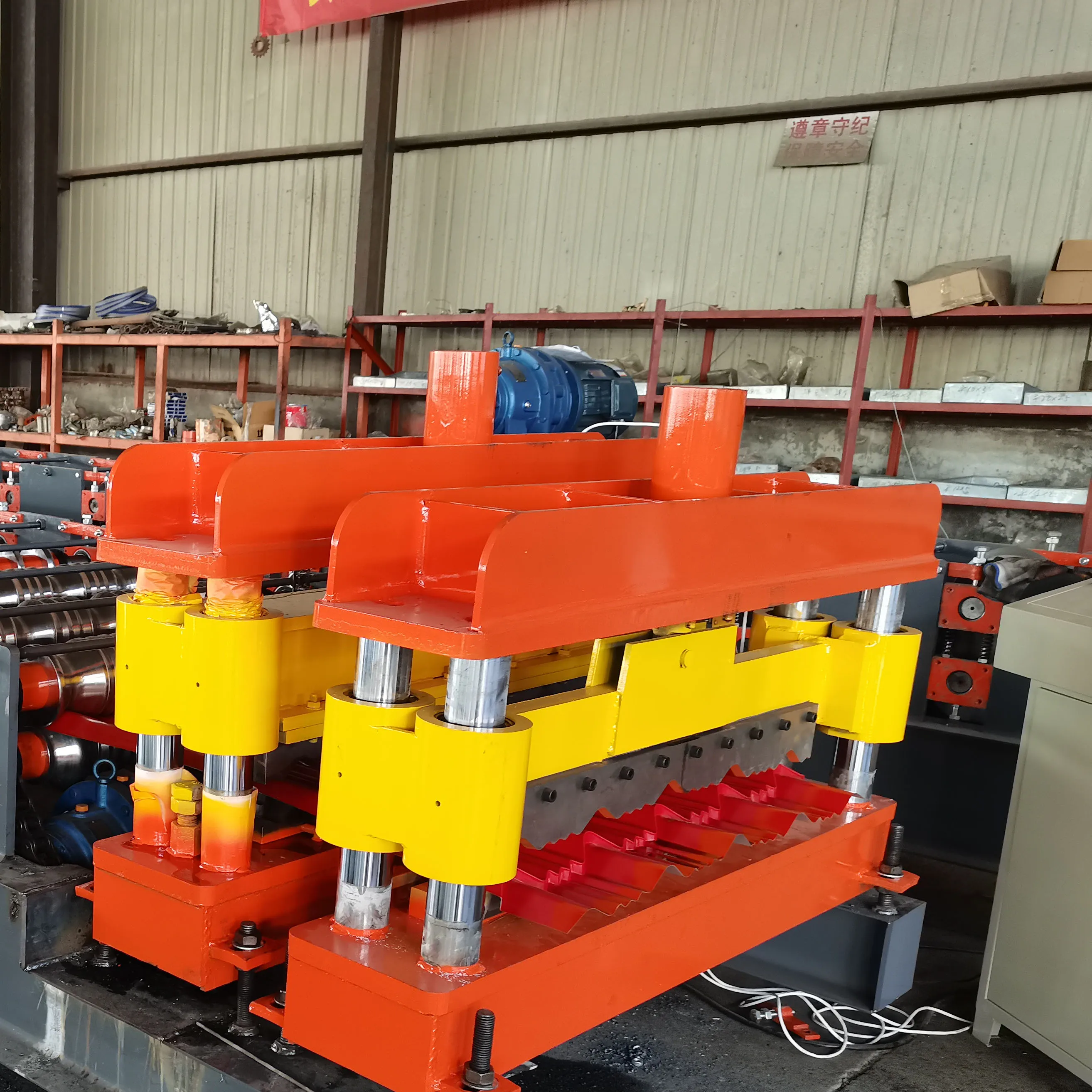 Roof/Tile Roll Forming Machine