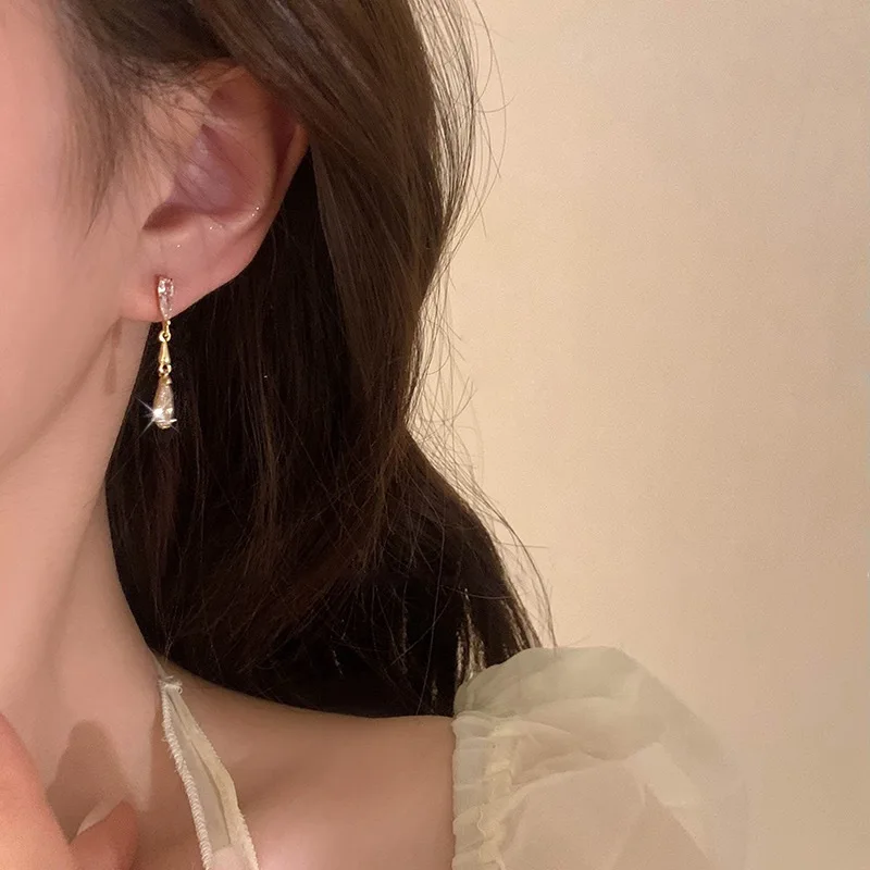 Tassel Earrings Zircon Fringe Elegant Chic Premium Lightweight Hypoallergenic Gold Tone Office Wedding Party Gift Earrings