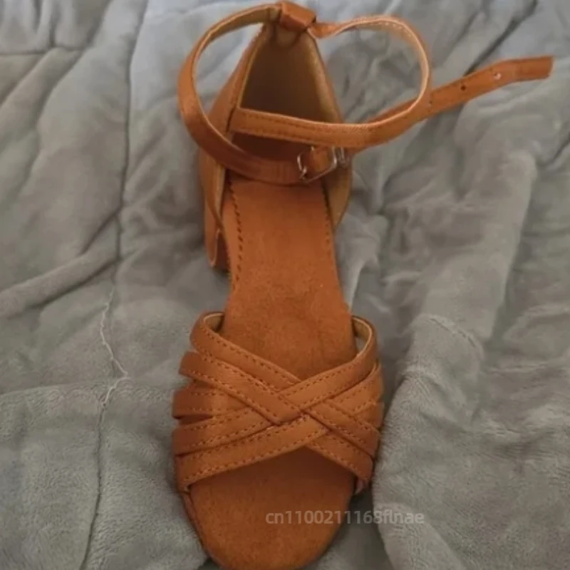 女の子と子供用のラテンダンスシューズ、プロ仕様のソフトソール、夏用子供向け新作ダンス初心者用ダンスシューズ