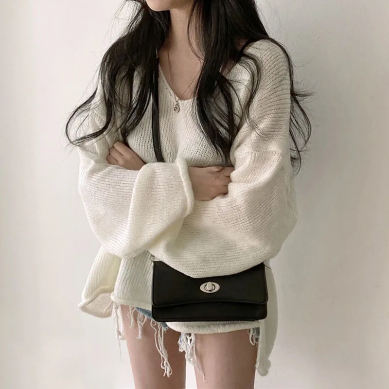 Fashion South Korea autumn new retro loose lazy style V-neck roll edge slit fashion pullover age reduction white sweater woman