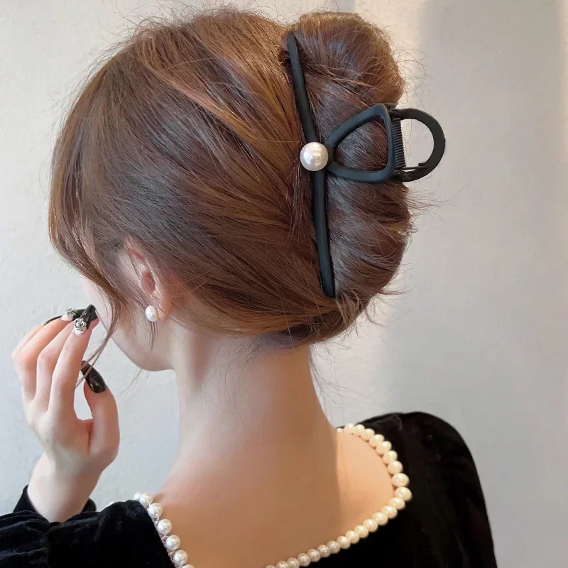 Women\'s New Frosted Grab Clip Large Hair Clip More Thick Hair Pearl Shark Clip Ponytail Braid Hair Claw Female Elegant Headdress