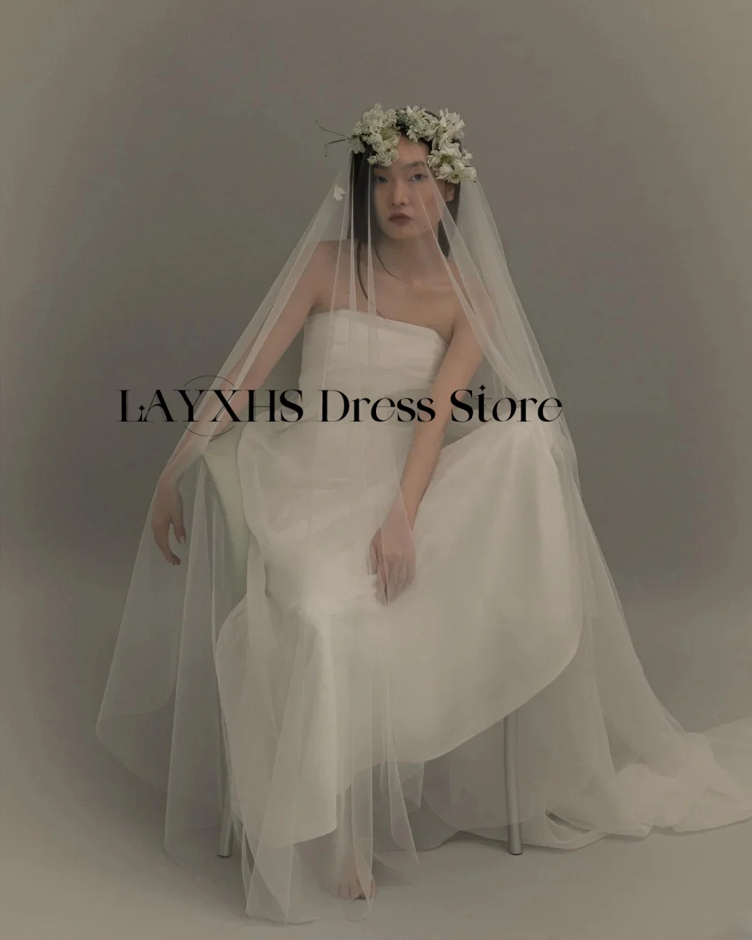 ชุดแต่งงานผ้าซาตินสีขาวเรียบง่ายแบบไม่มีสาย  สไตล์เกาหลี สำหรับถ่ายภาพ ชุดเจ้าสาวสำหรับผู้หญิง  ชุดคอร์เซ็ทเจ้าสาวแบบสั่งตัดได้