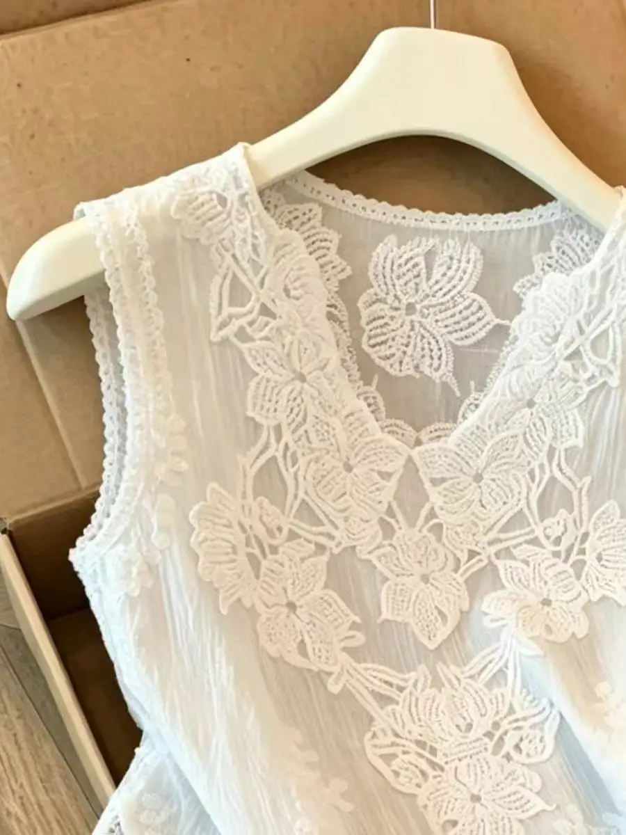 Summer Lace Hollow out Heavy Embroidery Sleeveless Shirt Women's Slimming Versatile Vest Top Dreaming in the Countryside Style view 4