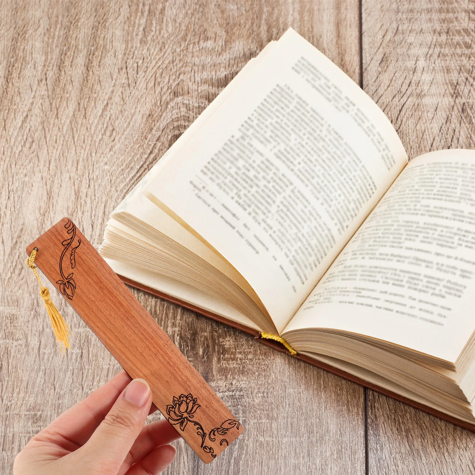 

Flower Shape Wooden Bookmark Carved Book Markers Vintage Style Decorative Labels Reading Gift For Women Men Kids School