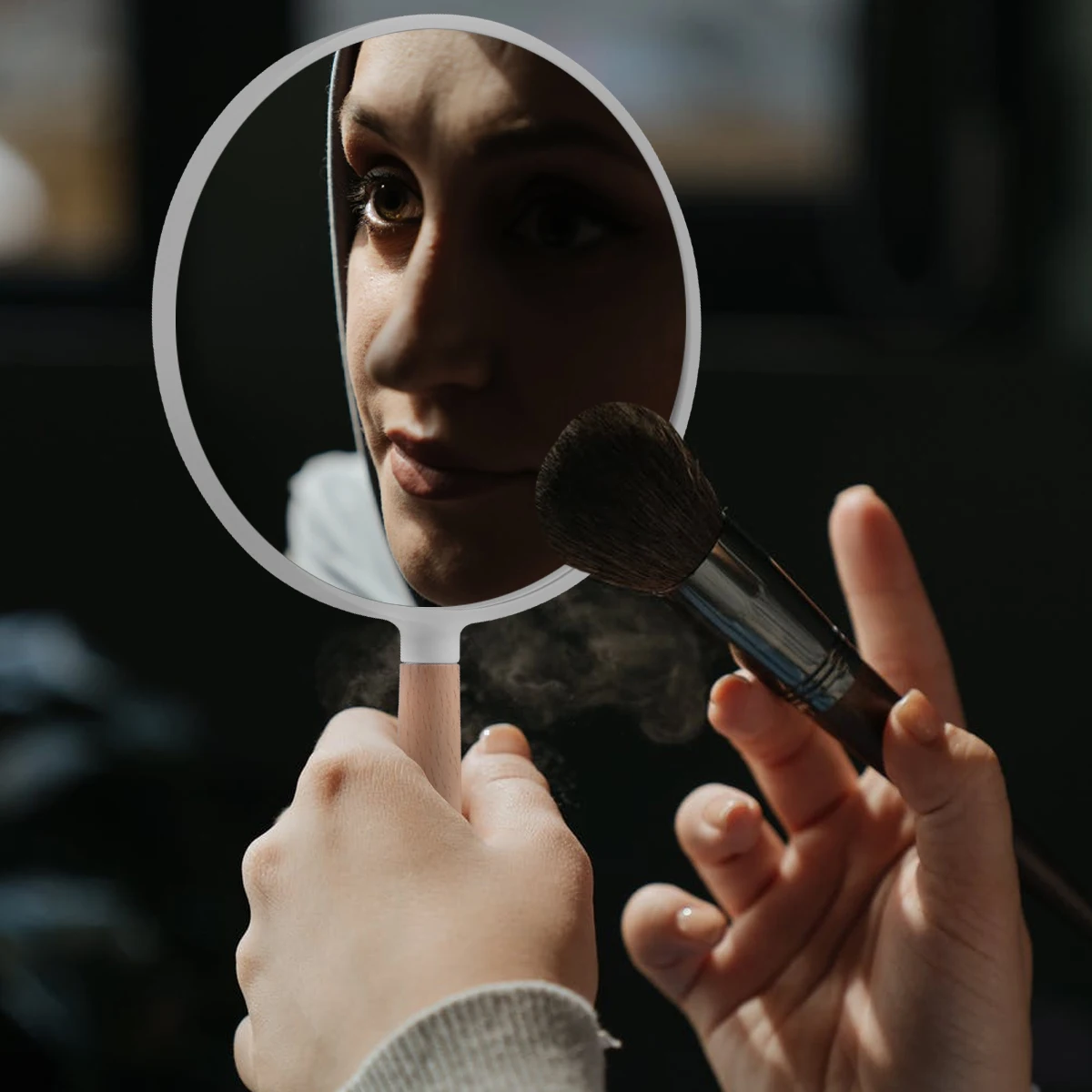 

Vintage Handheld Round Makeup Mirror White Compact Portable Travel Mirror Clear Two-Sided Glass for Women Makeup