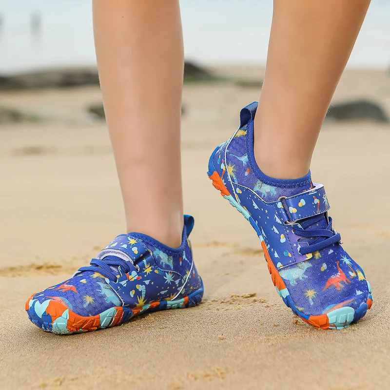 Nuevos zapatos de rastreo para niños, zapatos de playa para ocio al aire libre, zapatos de agua antideslizantes y transpirables con interferencias de velocidad
