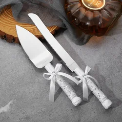 A box of wedding spatulas, sparkling heart diamond decorations, fashionable wedding supplies, suitable for bridal cake cutting,