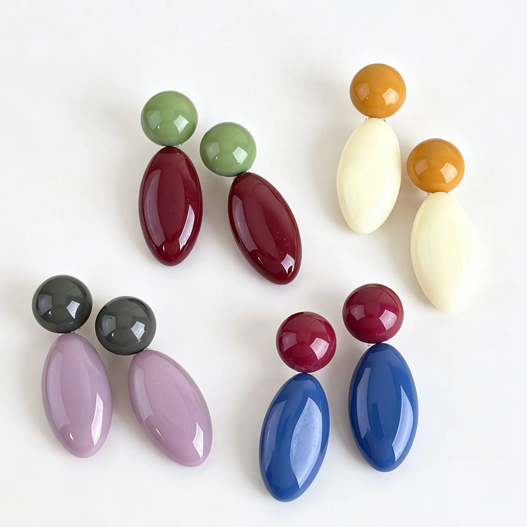 Vintage Harz-Ellipsen-Wassertropfen Geometrische Ohrhänger Modische Bunte Geometrie-Hängeohrringe für Frauen Herbst-Winter-Schmuck