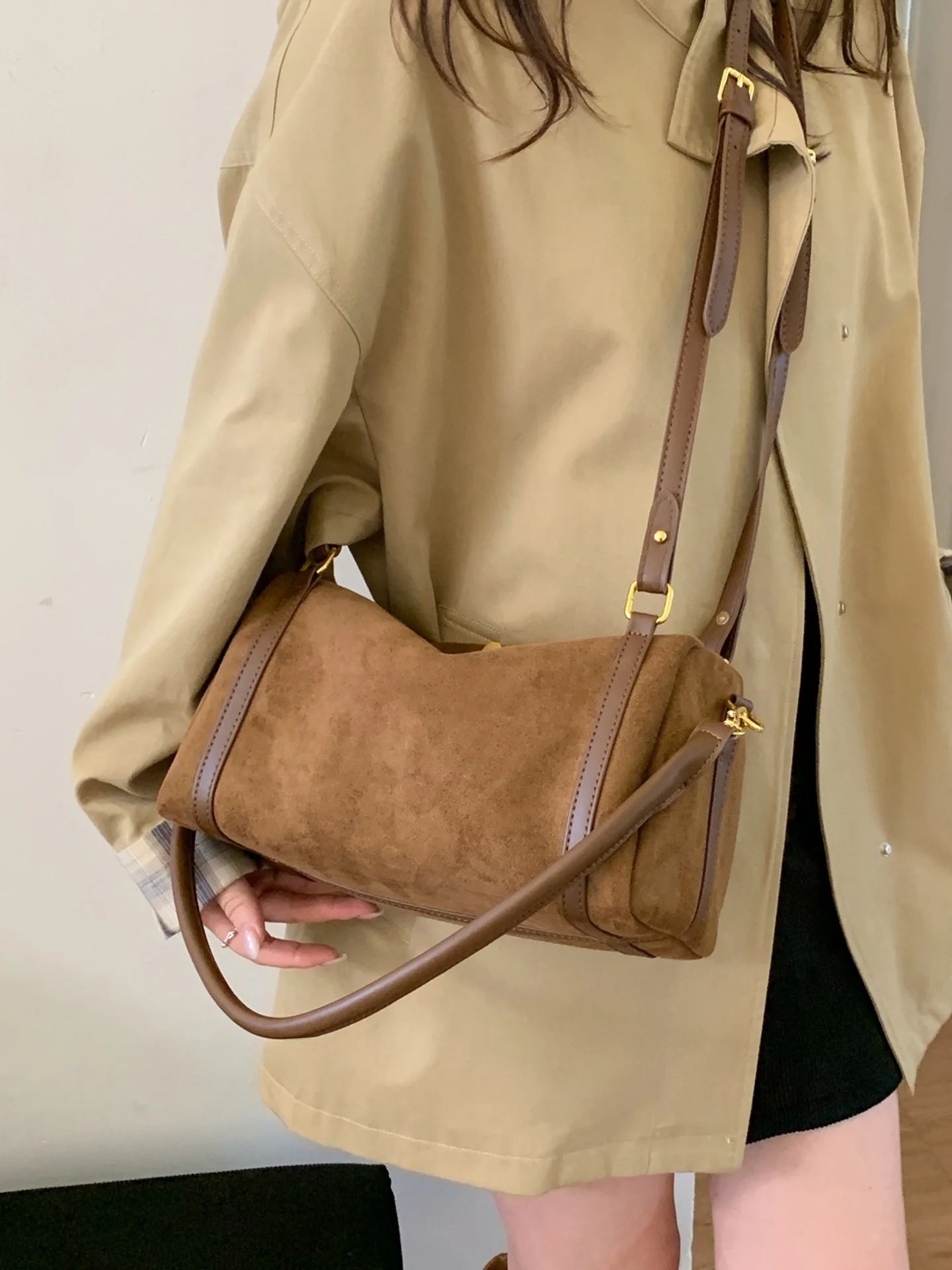 

Женская замшевая сумка через плечо Ele, большая вместительная универсальная сумка для осени и зимы, сумка-подушка для поездок на работу, из мягкой искусственной кожи