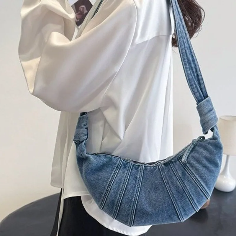 

Women's QuiltedShoulder Bag Maillard Style Exquisite Embossing Creative Design Lightweight Crossbody Purse For Office Commuting