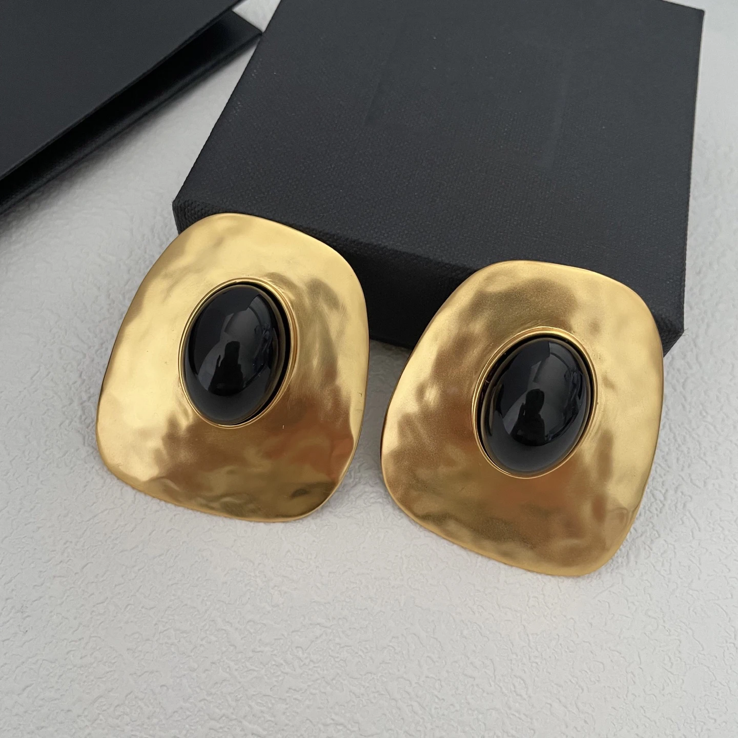 

Europe Designer Brand Irregular Black Crystal Geometric Earrings Ear Clip Woman Luxury Jewelry