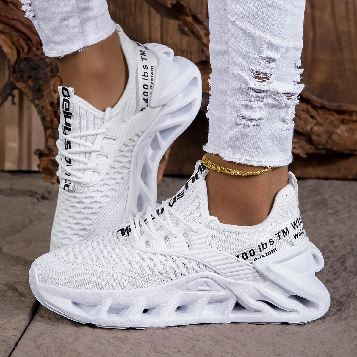 Men Shoes Must Have - รองเท้าผ้าใบลำลองระบายอากาศสำหรับผู้ชาย ดีไซน์เรียบง่าย ใช้งานได้หลากหลาย รองเท้าสีขาวที่ต้องมีสำหรับใส่ในชีวิตประจำวัน