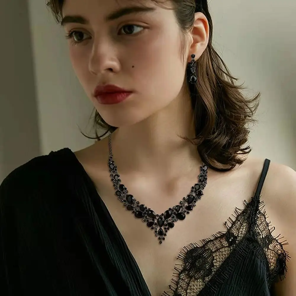 

Shape Jewelry Accessories Crsytal Neckchain Women Necklace Korean Style Earrings Necklace Ear Studs Set Wedding Jewelry Set