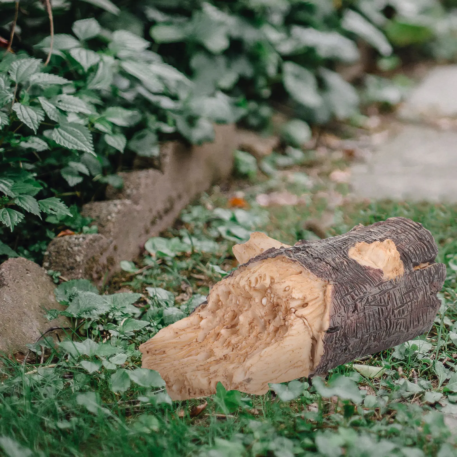 

Outdoor Garden Key Hider Fake Stump Resin Storage Box Holder Hidden Safe for Backyard Spare Keys Storage Case