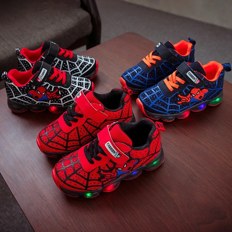 Disney LED Casual Cartoon chłopięce buty sportowe typu Sneakers Spiderman siateczka buty outdoorowe dzieci urocze podświetlane antypoślizgowe buty