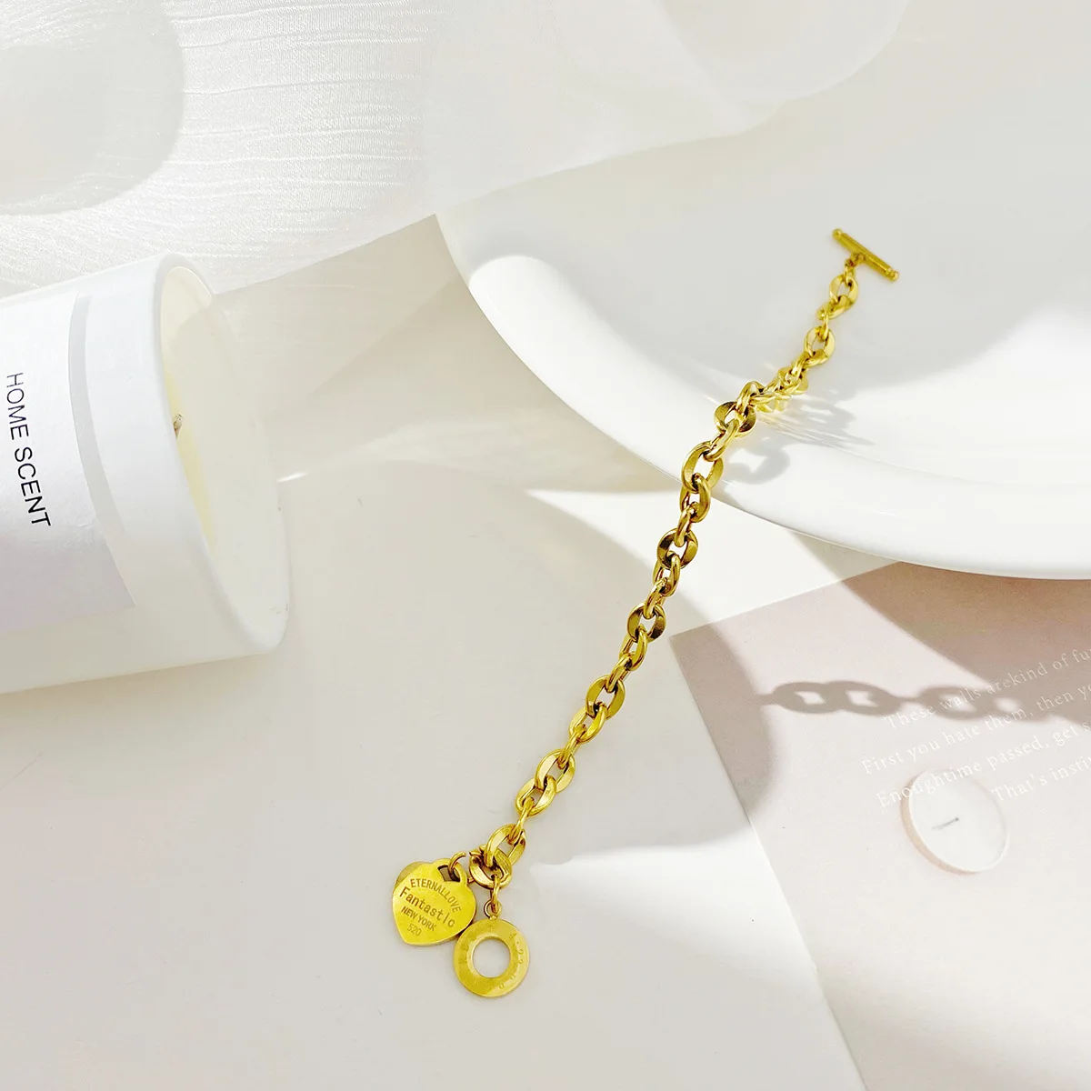 2025 الذهب التيتانيوم الصلب القلب ربط سوار للنساء أنيقة مكتب المجوهرات هدية بالجملة