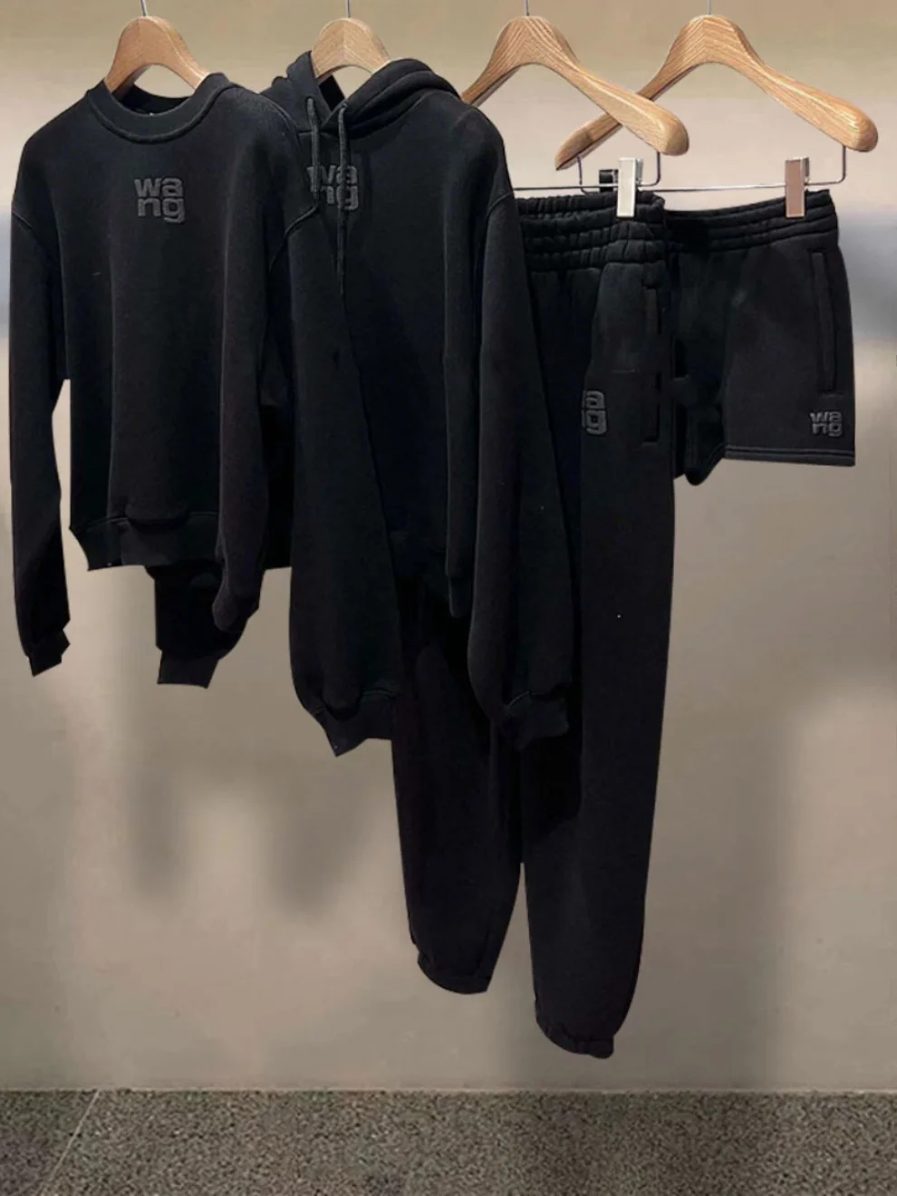 여성용 루즈핏 후드티 플리스 안감 스트릿 스타일 레터 프린트 캐주얼 상의와 어울리는 하의 편안한 핏 세트