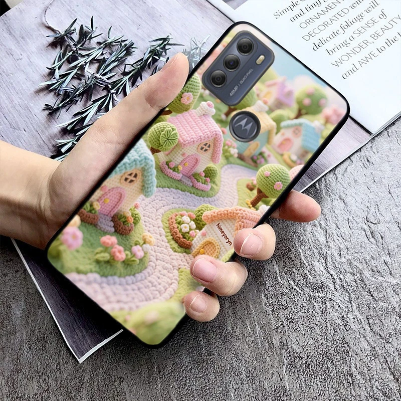 

Phone Case For Moto G85 G55 G05 G14 G75 G31 G50 G10 G20 G30 G60 G13 G32 G84 G54 G53 G72 G24 Power Crochet Winter Village Art