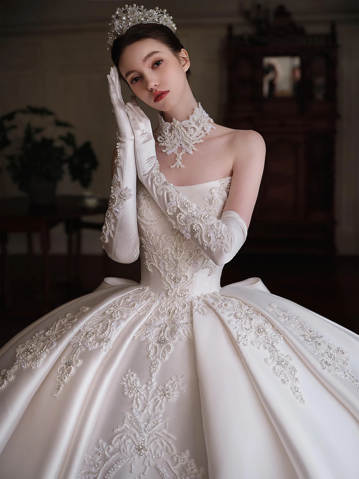 

Атласное свадебное платье без бретелек, основная вуаль для невесты, пышная юбка принцессы, высококачественная вышивка, маленькое зрест, со шлейфом по индивидуальному заказу