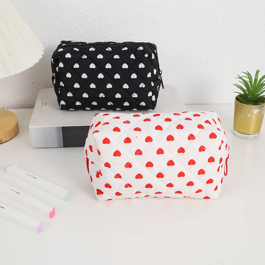 Makeup Bag for Women Heart Pattern Cosmetic Bag Quilted Makeup Pouch Travel Toiletry Bag Cosmetic Pouch