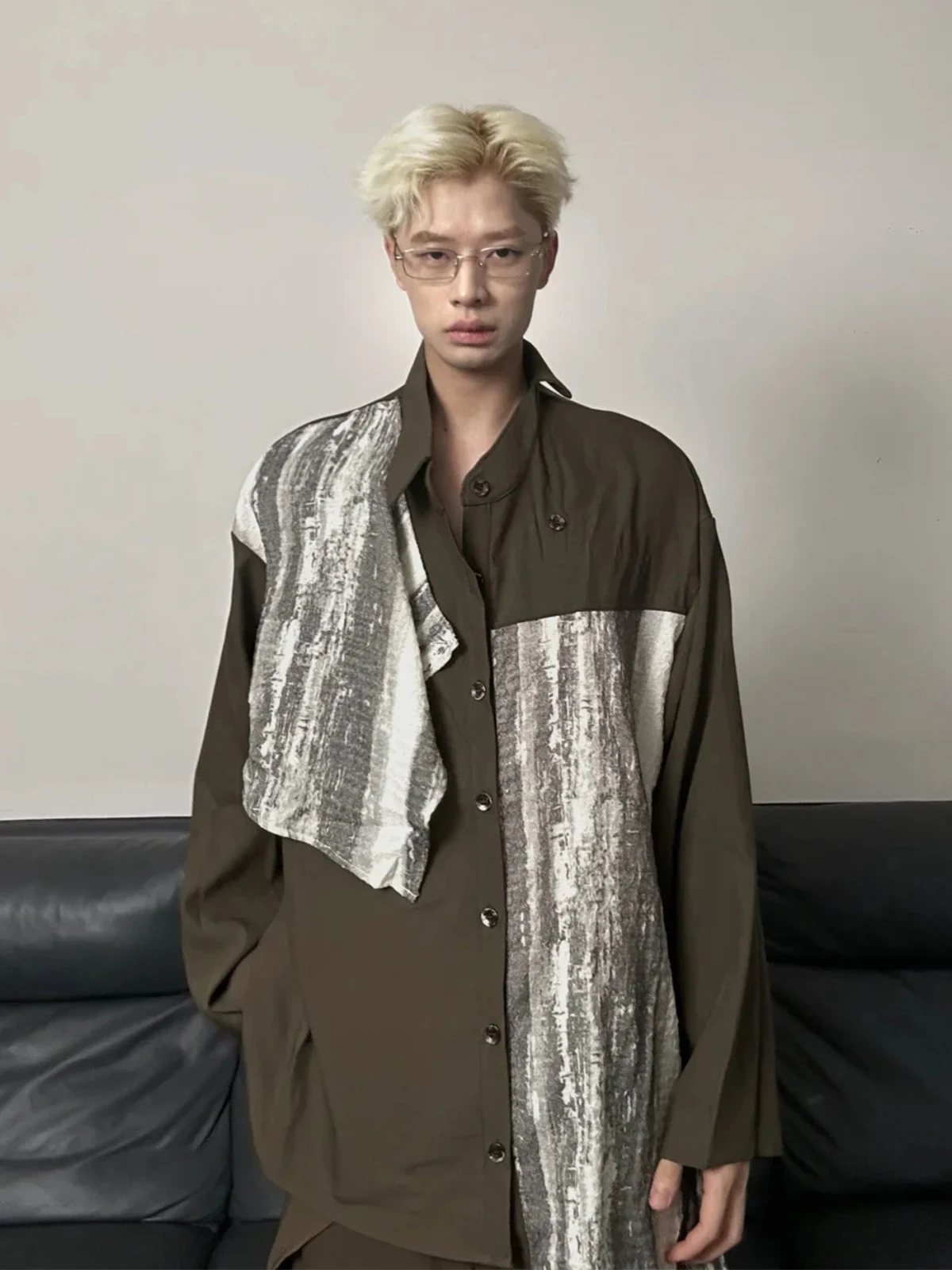 

Мужской повседневный комплект свободного кроя: удлиненная футболка с эффектом тай-дай и брюки для молодежного образа на каждый день