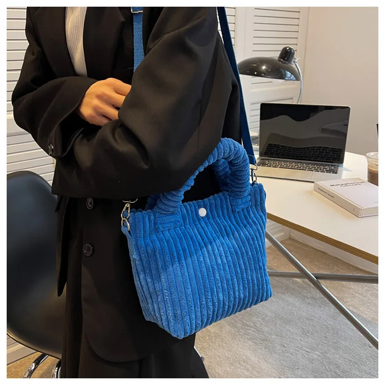 Damen 2026 Herbst-Winter Neuer Stil Koreanische Ins Denim Samt Plüsch Schulter-Umhängetasche Hochwertige Handtasche für Frauen – Detail 12