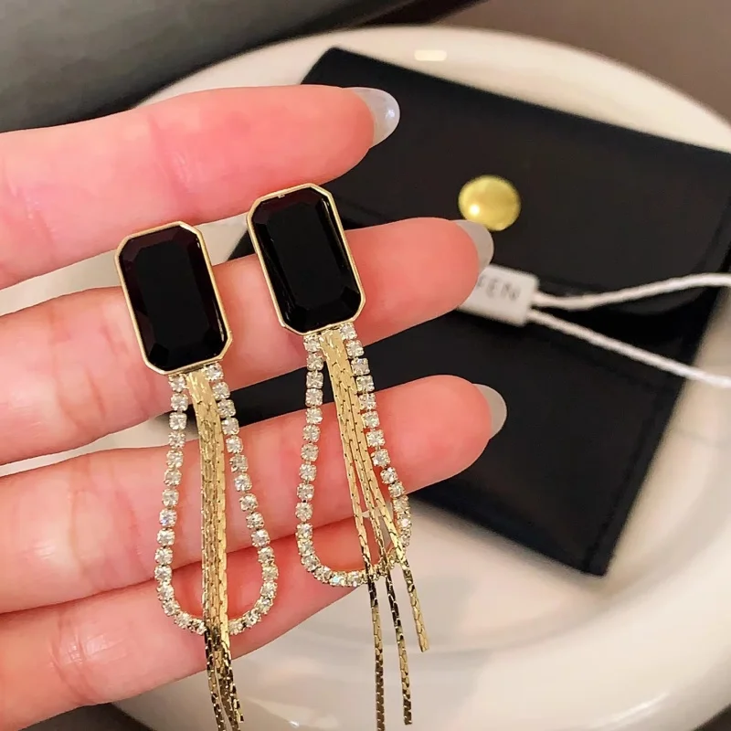 Fashion Block Black Agate Eassel Earrings for Women Queen style Exquisite Elegant All-match Jewelry Accessories for Banquets