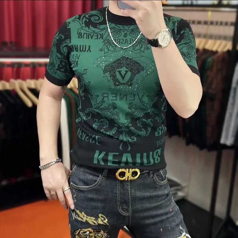 Nueva camiseta de manga corta ajustada con diamantes de planchado personalizada de punto de seda de hielo para hombre de verano