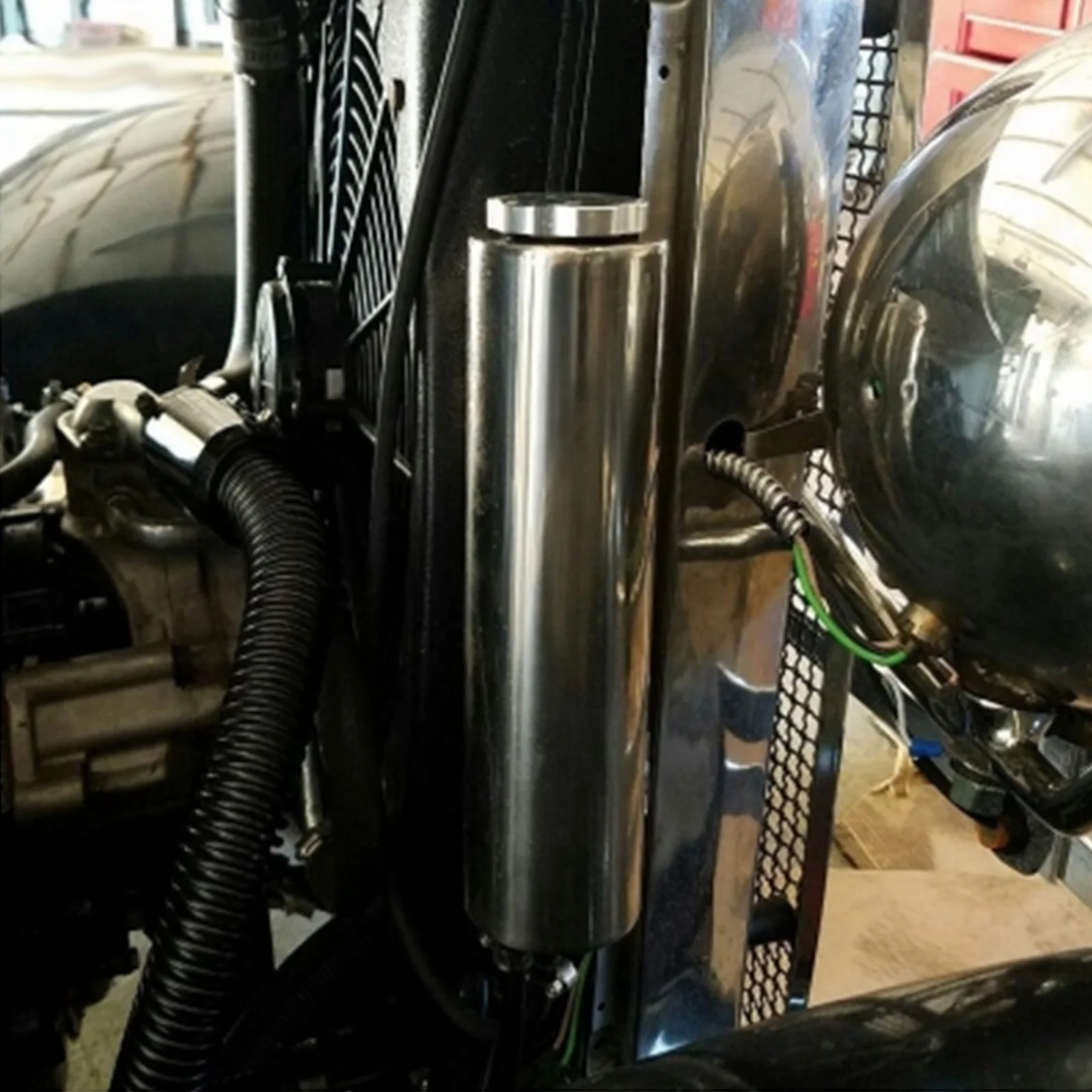 

32oz Radiator Overflow Bottle Polished Stainless Steel Coolant Catch Can Fit for Stainless Steel Overflow Can