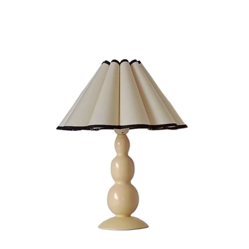 

E27 INS ART Creative Gourd Table Lamps Plum LED Atmosphere Light Retro Pleated Desk Lamp for Living Room Bedroom Bedside Lamp