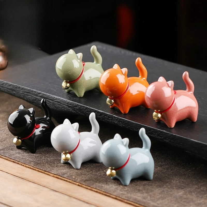

1pcs Creative Ceramics Cute Cat Ornament Tea Pet with Bell Micro Landscape Desktop Home Office Animal Teaware Accessories New