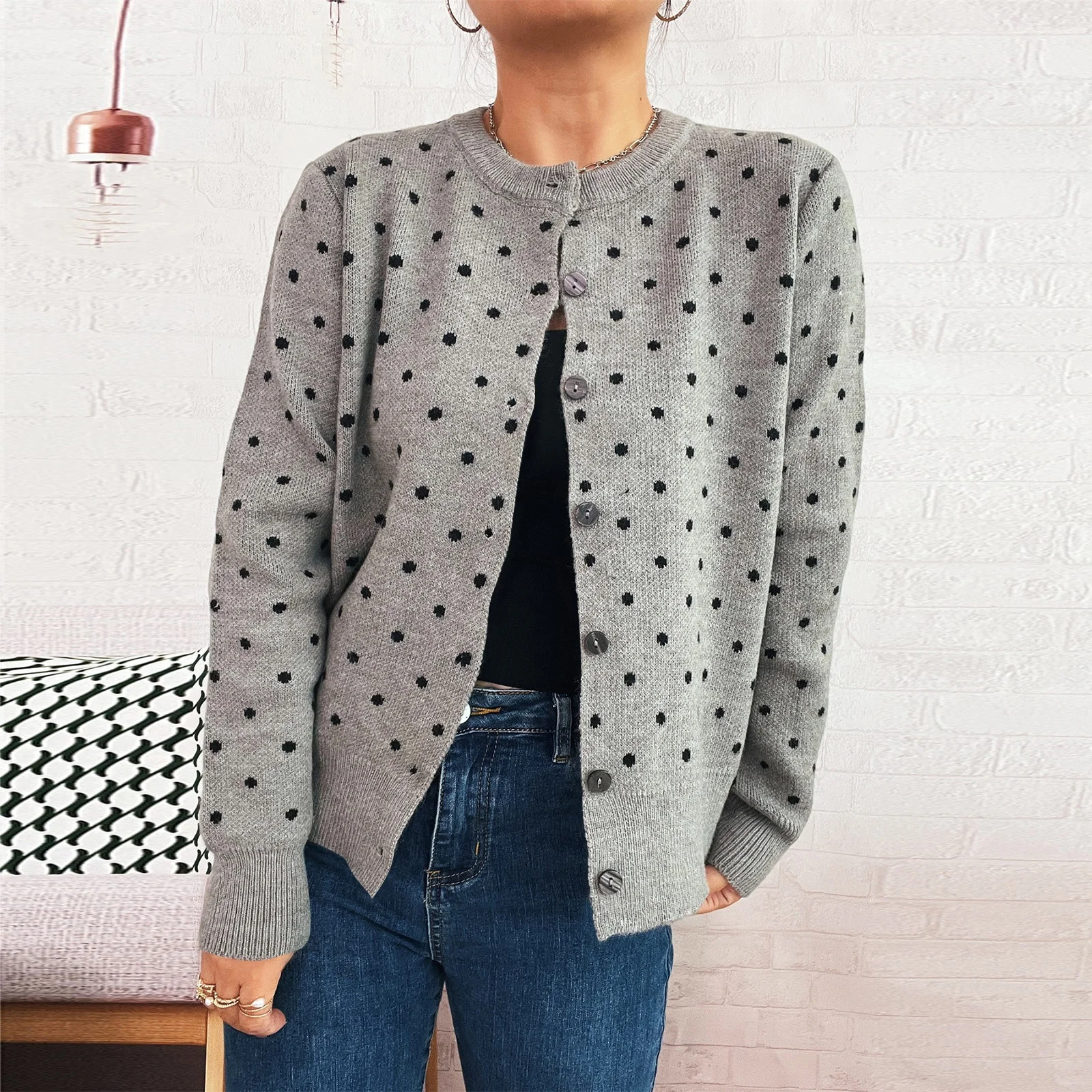 

Модный вязаный кардиган с принтом в горошек, шикарный корейский стиль, новый стиль 2025 года, ранняя осень, узкий повседневный свитер, топ