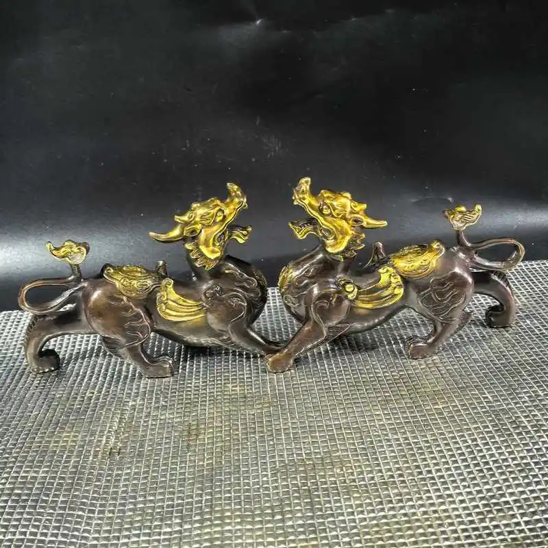 A pair of copper Pi Xiu figurines the desktop, suitable for living room decoration, representing wealth, and can be used as