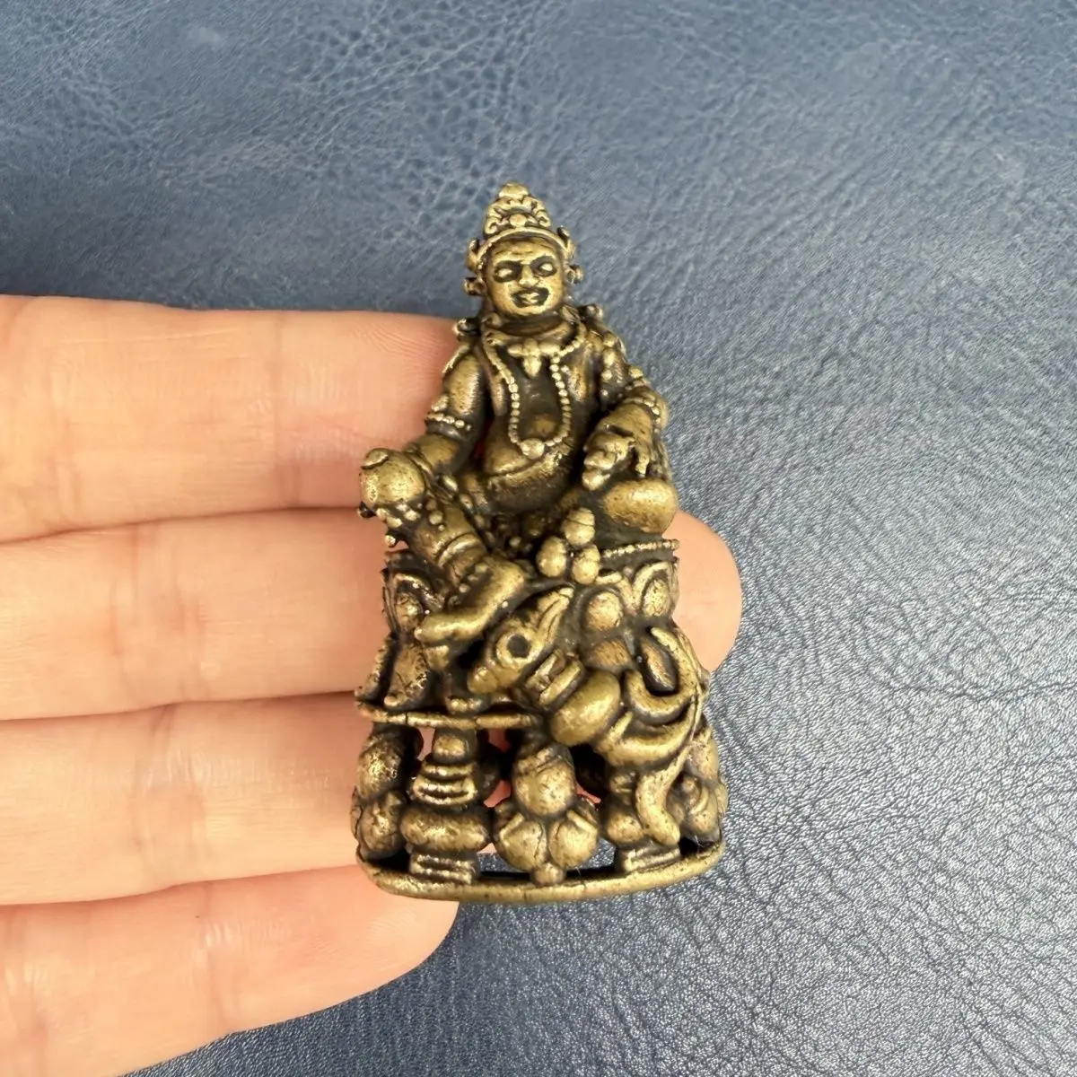 Tibetan tibetan sitting wealth god yellow jambhala Statues Figurines Lucky Ornaments Home Decoration gifts