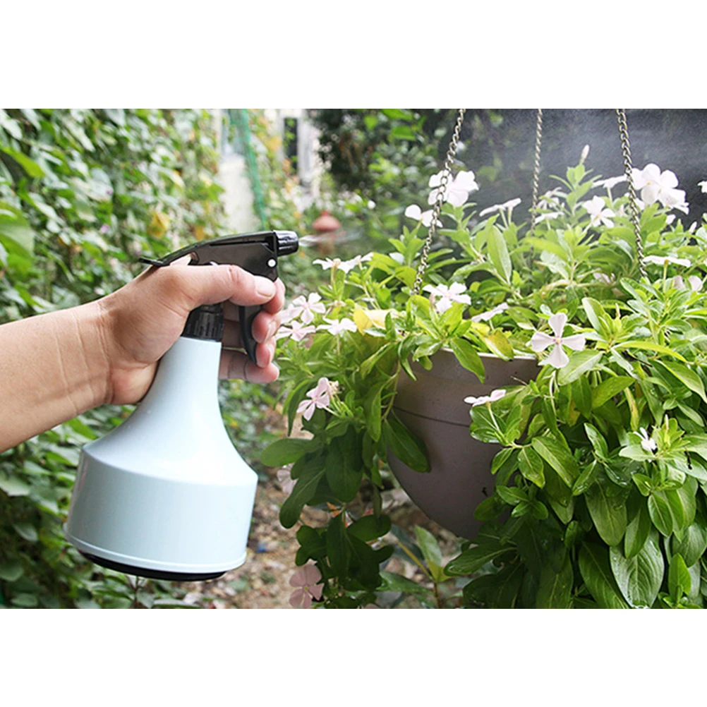

600ml Hand Press Trigger Sprayer Durable Plastic Water Bottle Candy Color Easy Refill Plants Sprayer Bottle for Garden Cleaning