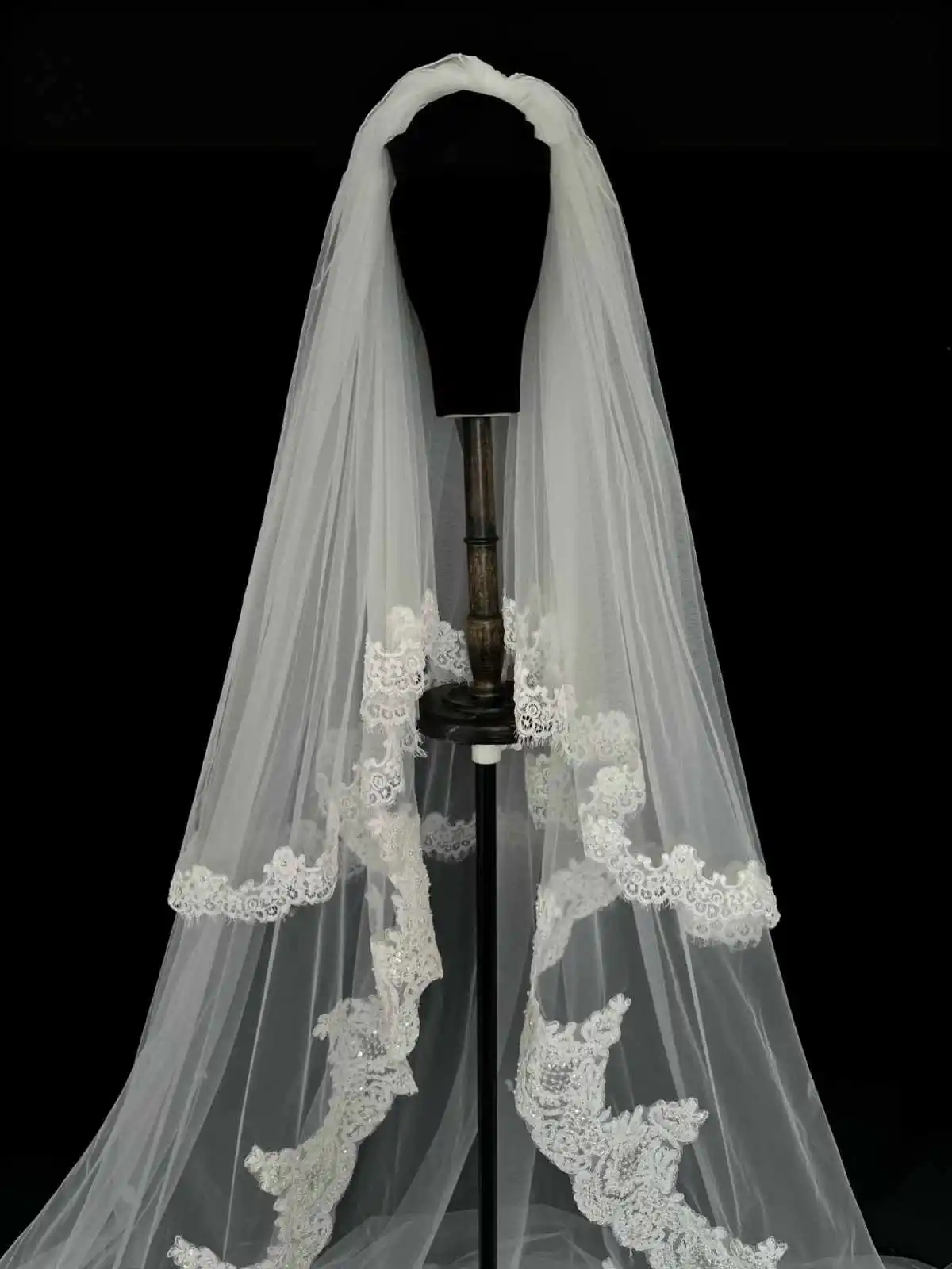 Gorgeous Two Layer Floral Lace Edge Cathedral Wedding Veil Flower Dot Sheer Soft Tulle Long Bridal Veil Voile Mariée Customized