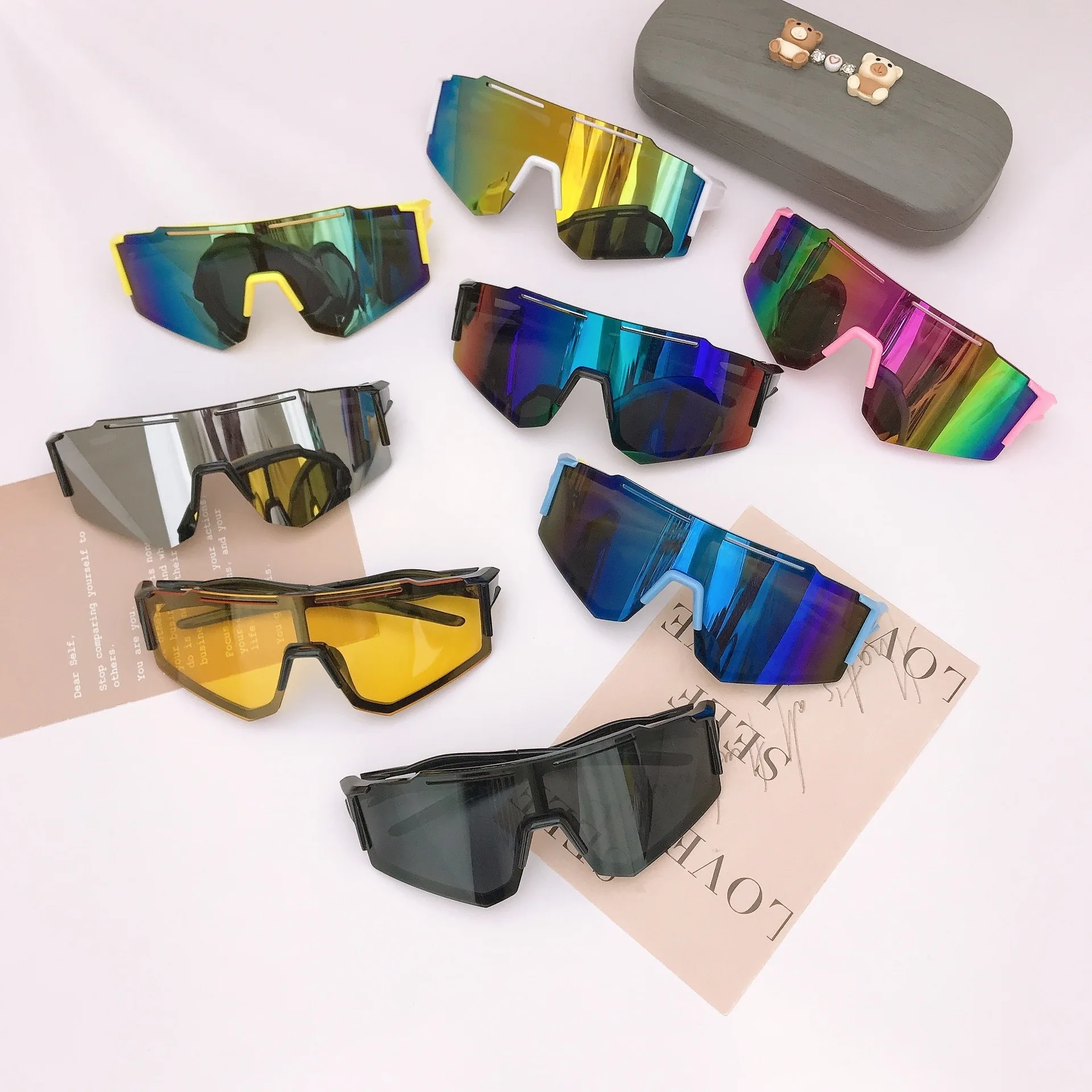 

Fashionable New Children's Sunglasses, Outdoor Colorful Cycling Sunglasses For Boys And Girls, One-Piece Sports Glasses